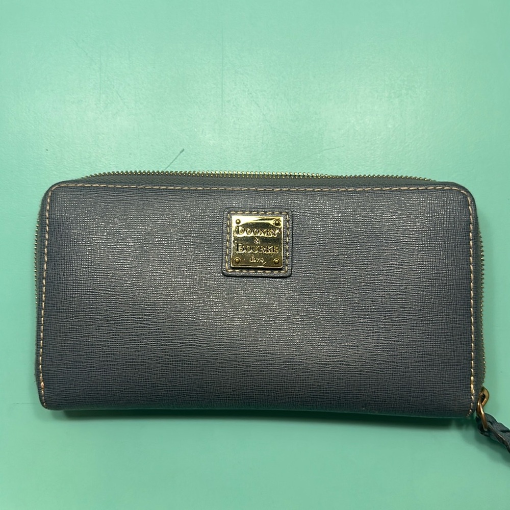 Dooney & Bourke wallet